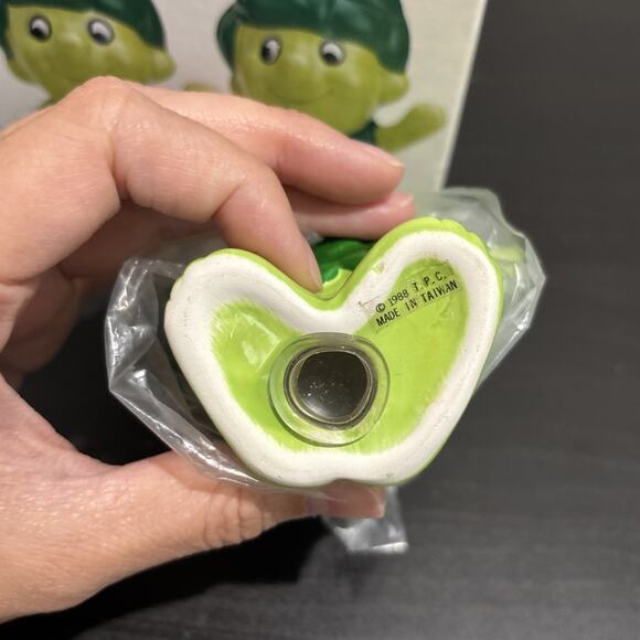 NEW IN BOX 1988 Green Giant “Little Green Sprout” Ceramic Salt & Pepper Shakers - Picture 10 of 10